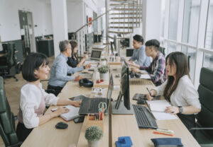 Employees communicating at their desks 1536 x 1067